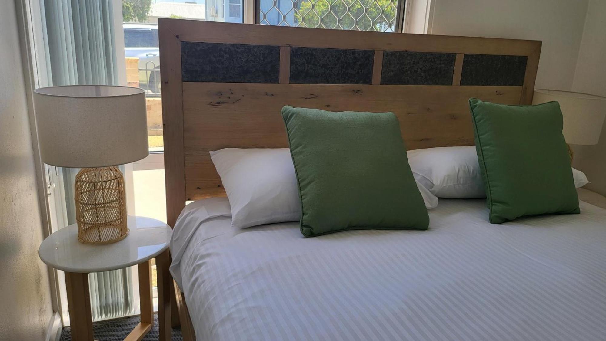 Husky 19 Beautifully Appointed Apartments - Great Location - In The Heart Of Husky هاسكيسون المظهر الخارجي الصورة