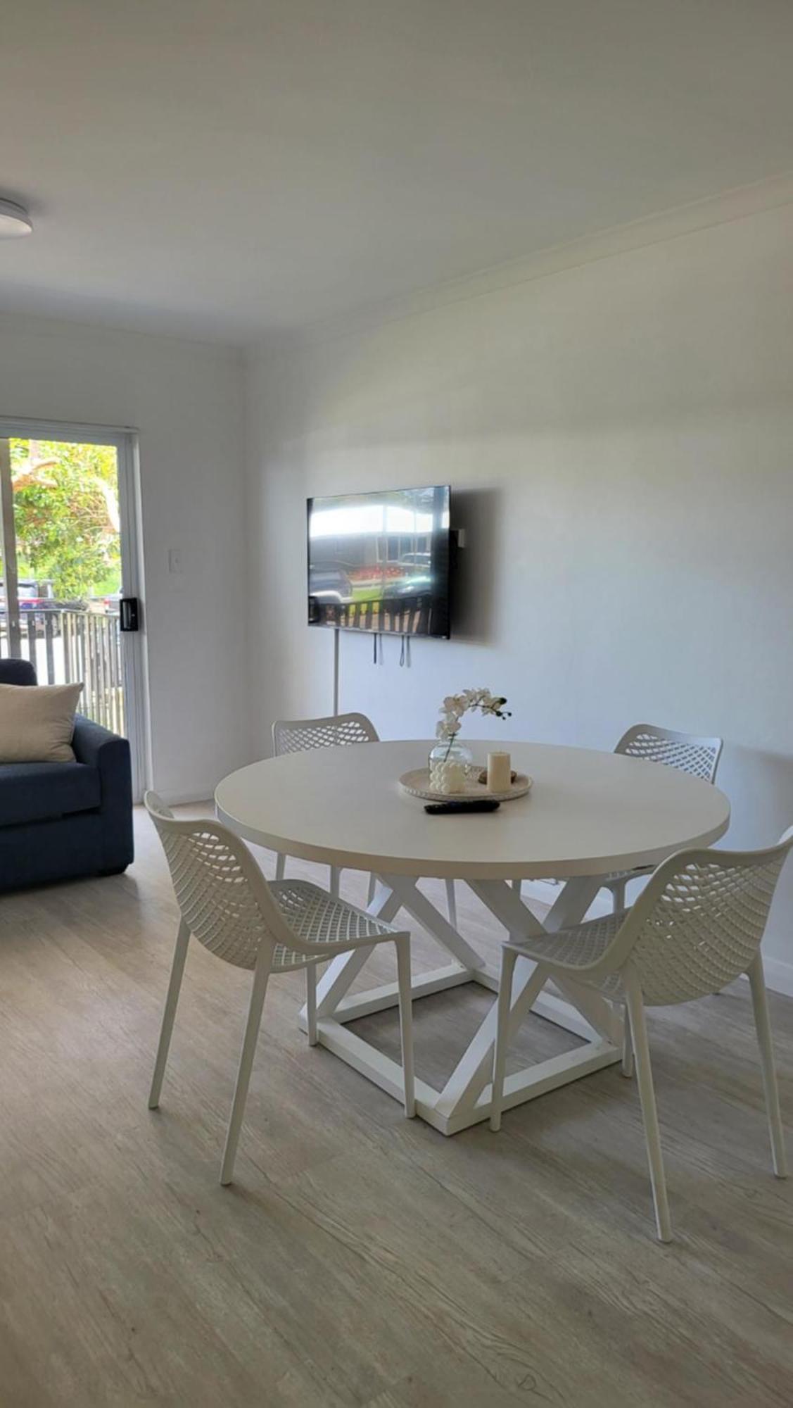 Husky 19 Beautifully Appointed Apartments - Great Location - In The Heart Of Husky هاسكيسون المظهر الخارجي الصورة